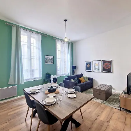 Nimes: L'auguste Centre-ville.