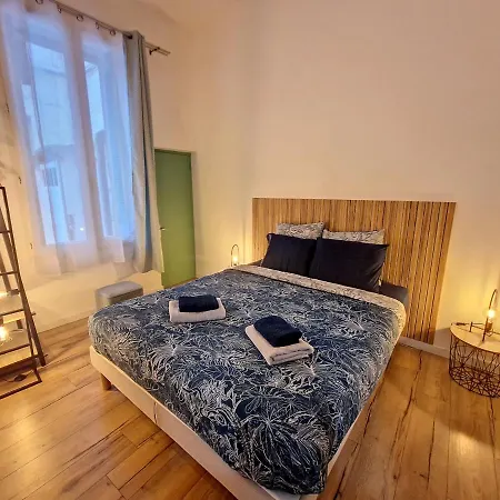 Lägenhet Nimes: L'auguste Centre-ville.