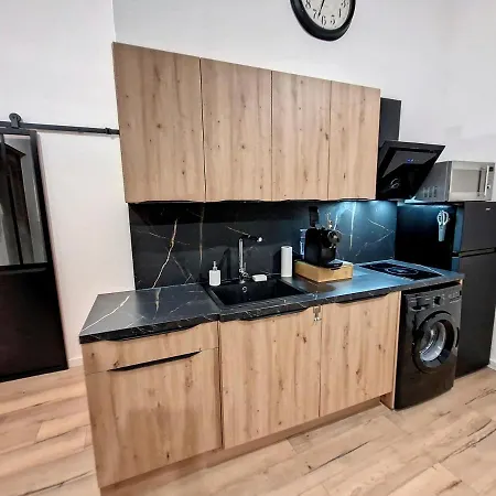 Nimes: L'auguste Centre-ville. *