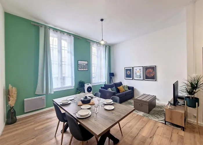 Nimes: L'auguste Centre-ville.