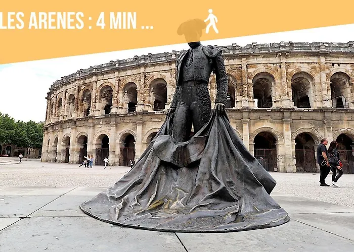 Nimes: L'auguste Centre-ville. * Nîmes